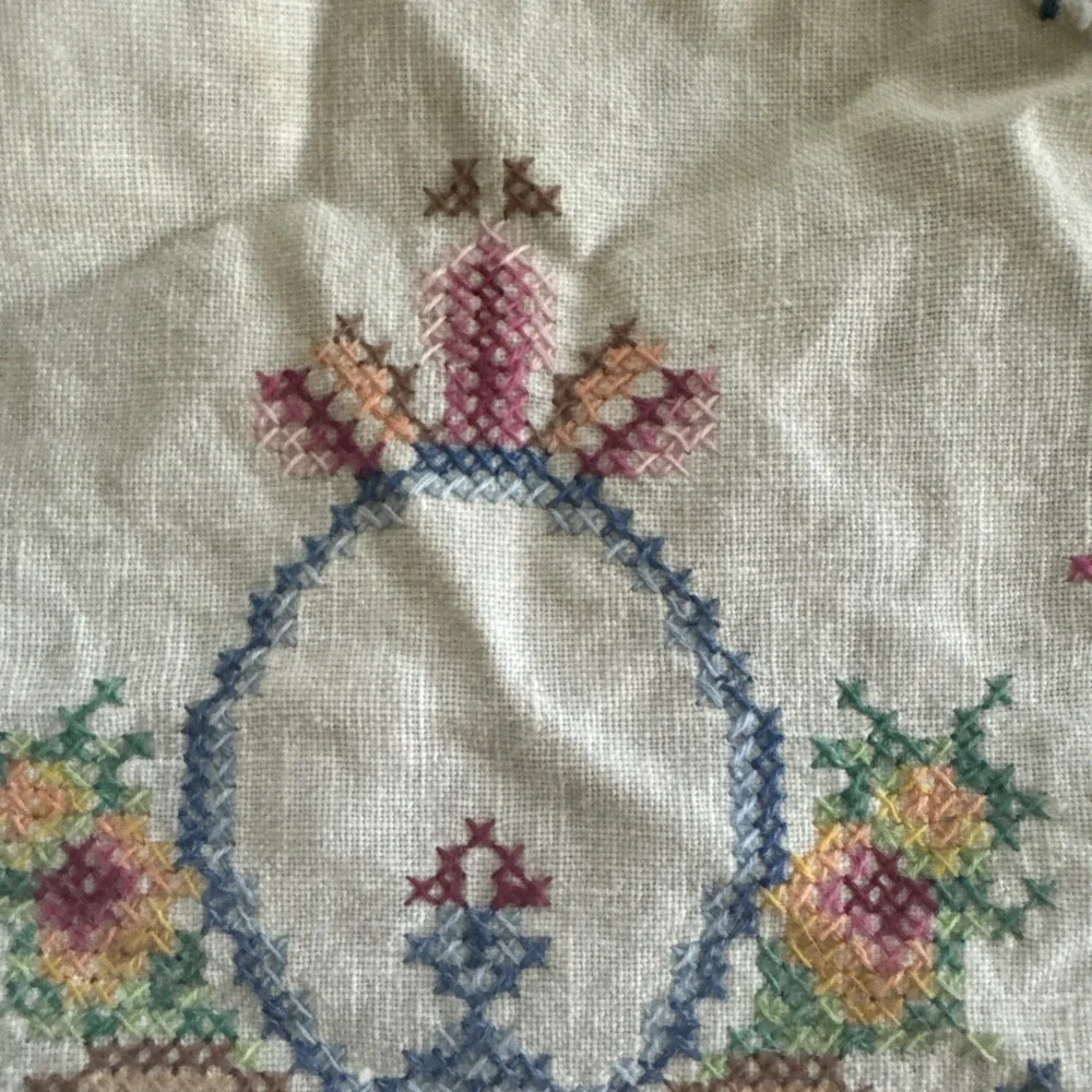 Handmade Cross-Stitch Linen Chair Back & Armrest Cover Set Vtg Scalloped Doilies